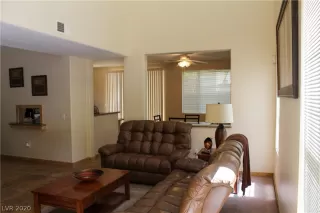 Photo #3: 2210183 Listing