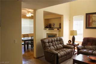 Photo #5: 2210183 Listing