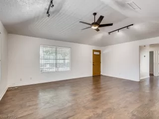 Photo #2: 2210194 Listing