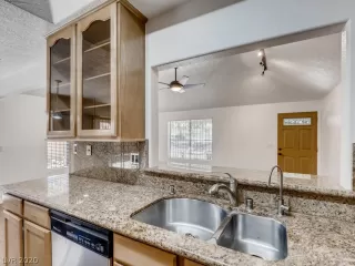 Photo #4: 2210194 Listing