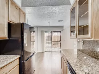 Photo #5: 2210194 Listing