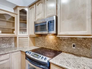 Photo #6: 2210194 Listing