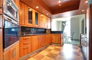 Photo #6: 2210221 Listing