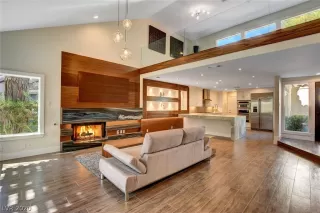 Photo #4: 2210327 Listing