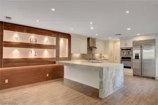 Photo #6: 2210327 Listing