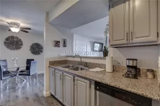 Photo #6: 2210364 Listing