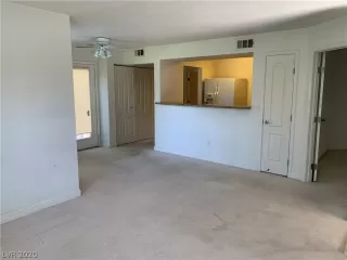 Photo #5: 2210398 Listing