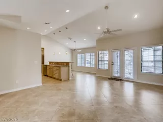 Photo #4: 2210458 Listing