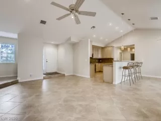 Photo #5: 2210458 Listing