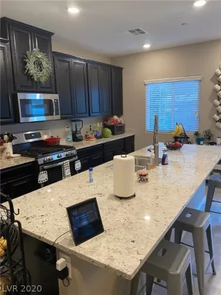 Photo #5: 2210558 Listing