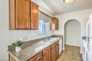 Photo #2: 2210567 Listing