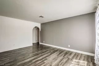 Photo #5: 2210567 Listing