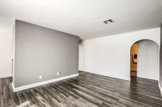 Photo #6: 2210567 Listing