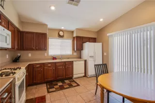 Photo #5: 2210630 Listing