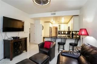 Photo #5: 2210647 Listing