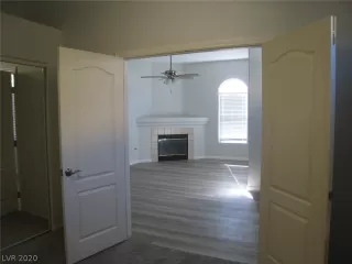 Photo #5: 2211805 Listing