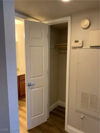 Photo #3: 2211830 Listing