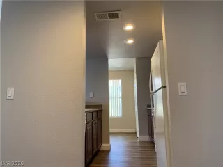 Photo #5: 2211830 Listing