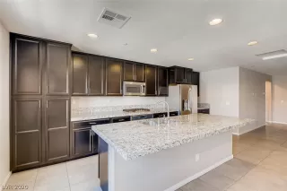 Photo #3: 2211834 Listing