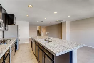 Photo #4: 2211834 Listing