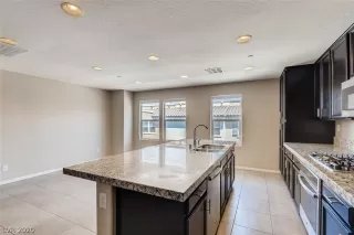 Photo #5: 2211834 Listing