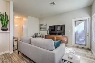 Photo #5: 2211892 Listing