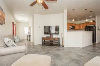 Photo #5: 2211942 Listing