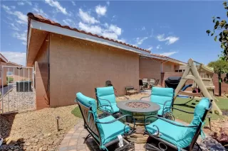 Photo #3: 2212002 Listing