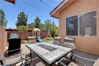 Photo #4: 2212002 Listing