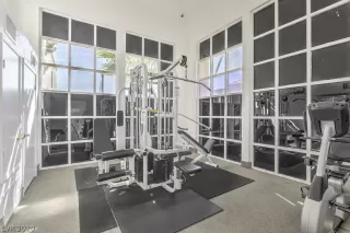 Photo #4: 2212070 Listing