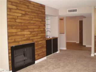 Photo #3: 2212104 Listing