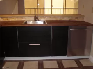 Photo #6: 2212104 Listing