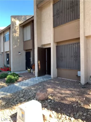 Photo #3: 2212143 Listing