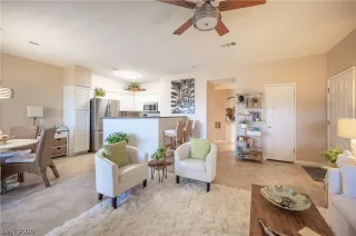 Photo #5: 2212198 Listing