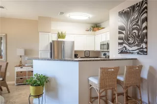 Photo #6: 2212198 Listing