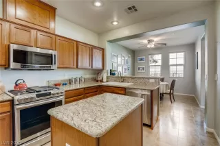 Photo #6: 2212310 Listing