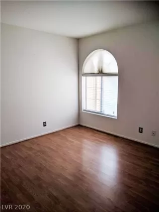 Photo #4: 2212348 Listing