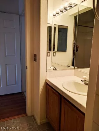 Photo #5: 2212348 Listing