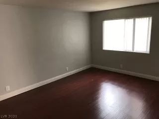 Photo #4: 2212351 Listing