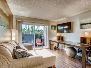 Photo #2: 2212355 Listing