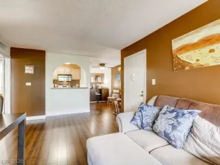 Photo #3: 2212355 Listing