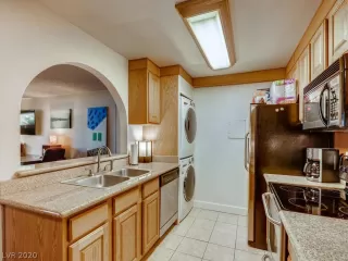 Photo #5: 2212355 Listing