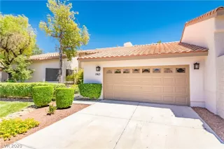 Photo #1: 2212475 Listing