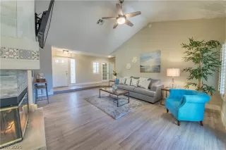 Photo #5: 2212475 Listing