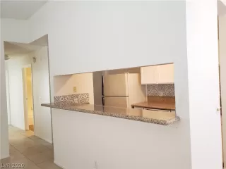 Photo #2: 2212605 Listing