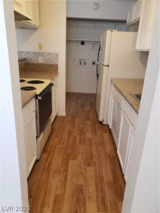 Photo #3: 2212605 Listing