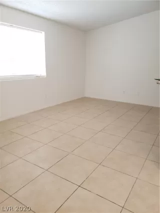 Photo #4: 2212605 Listing