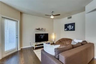 Photo #3: 2212633 Listing