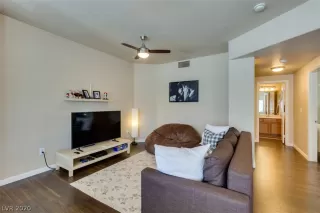 Photo #4: 2212633 Listing