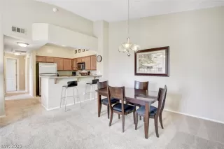 Photo #5: 2212685 Listing